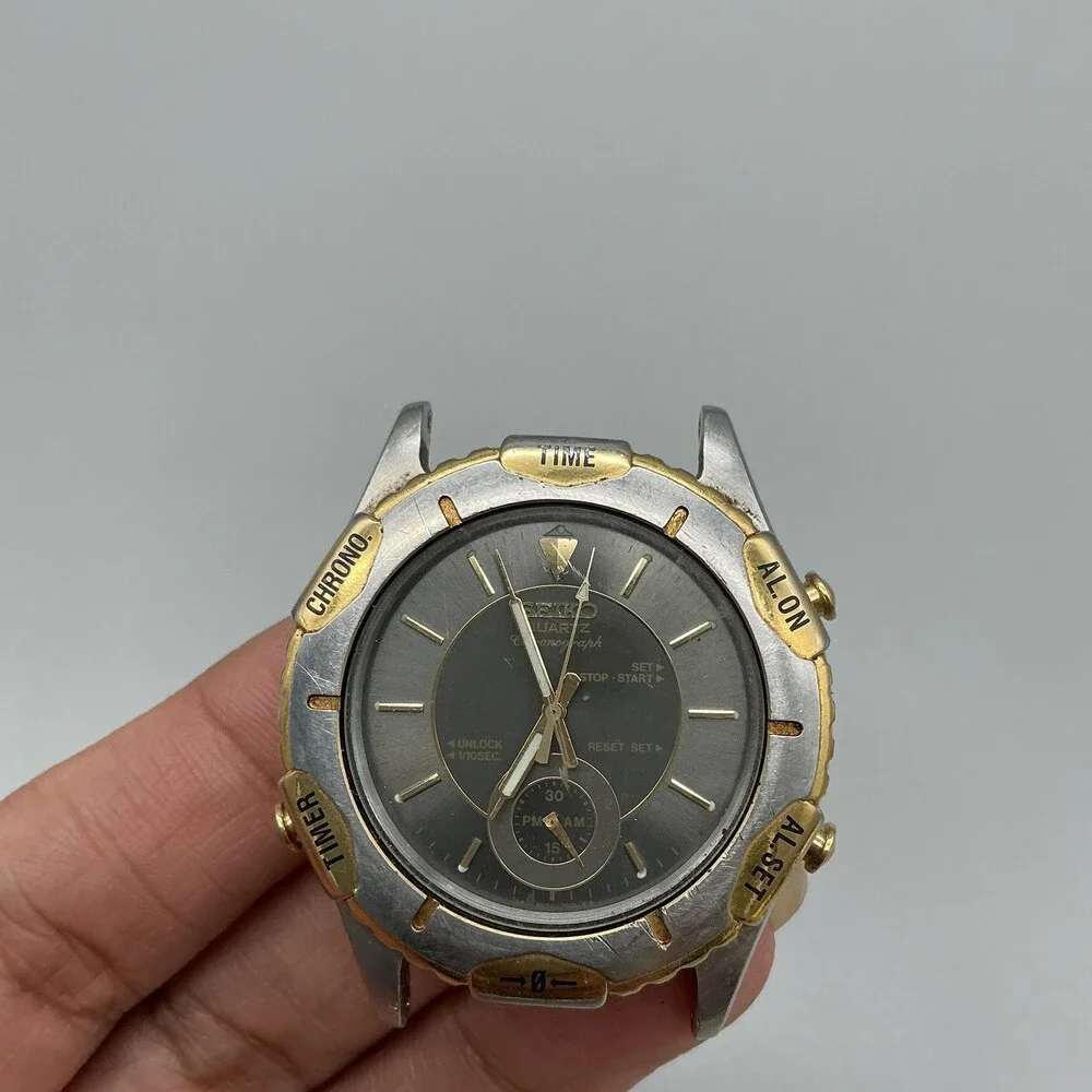 Seiko Men Watch 32mm Black Dial Two Tone Alarm Chrono 8V20 For Parts Not Running